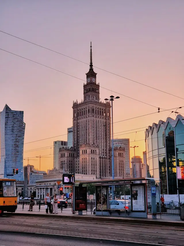 Pałac Kultury i Nauki w Warszawie, zdjęcie od strony hotelu Novotel.